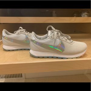 Nike Pre Love OX Women’s 7 Sneakers
